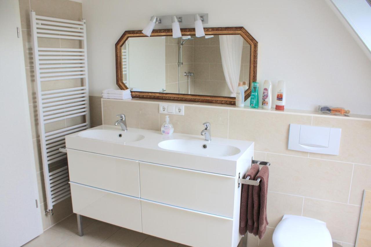 Seedorf  Familienfreundliche Ferienwohnung Am Reuterteich מראה חיצוני תמונה