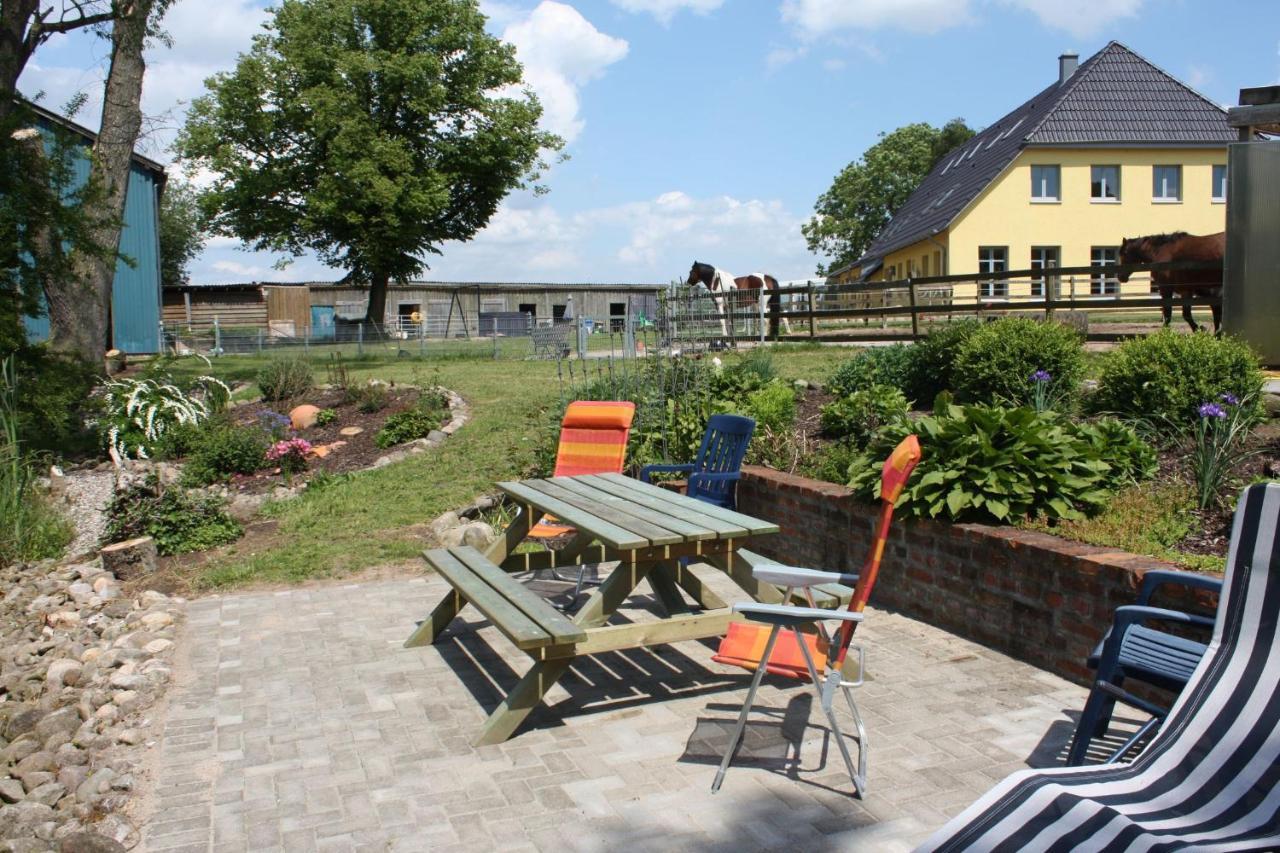 Seedorf  Familienfreundliche Ferienwohnung Am Reuterteich מראה חיצוני תמונה